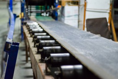 Efficiency Unleashed: The Role of Conveyor Belting in Machining Material Handling